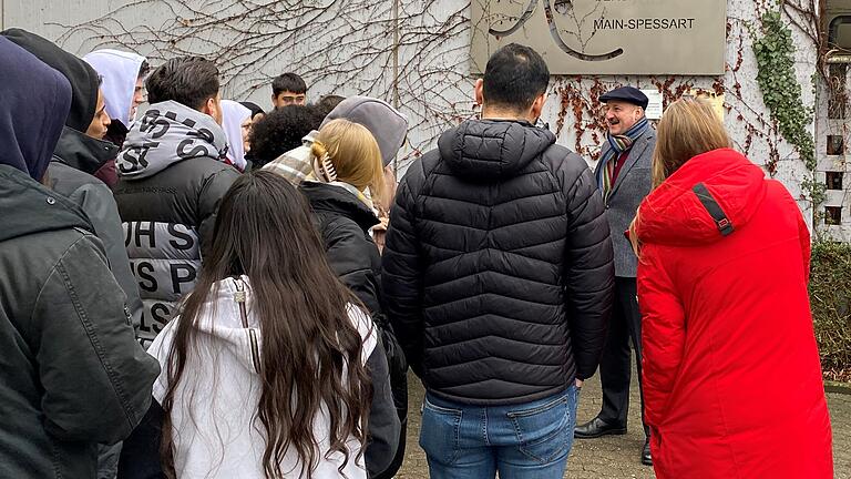 Schülerinnen undSchüler der Berufsschule Main-Spessart tauschten sich mit dem SPD-Bundestagsabgeordneten Bernd Rützel aus Ort.