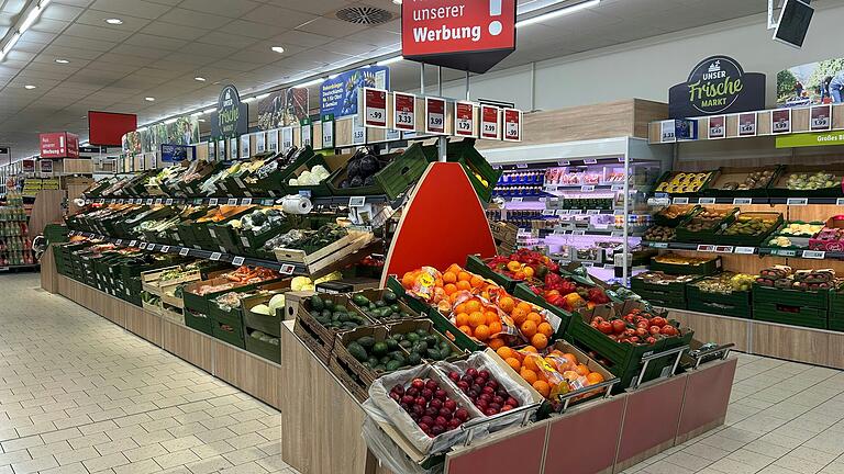 Die Lidl-Filiale in Wiesentheid hat seit diesem Donnerstag wieder geöffnet. Obst und Gemüse haben jetzt mehr Platz.