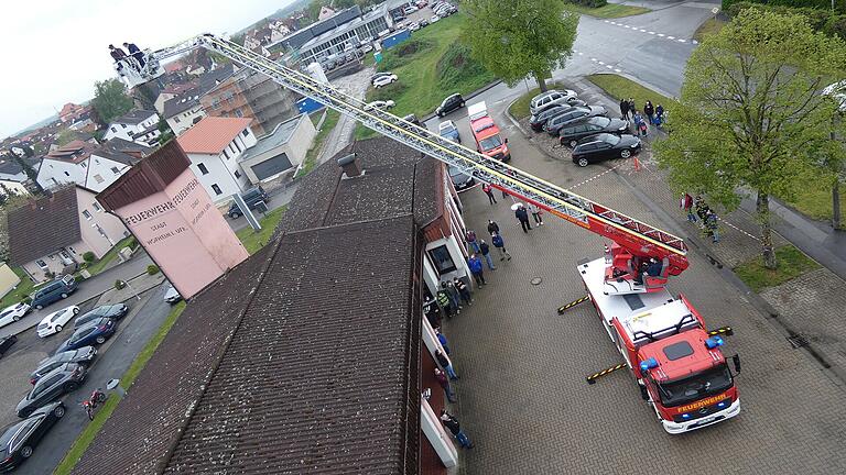 Die neue DLA(K) 23-12 der Hofheimer Feuerwehr hat eine Steighöhe von 32 Meter und eine Rettungshöhe von 23 Meter bei 12 Meter Ausladung.