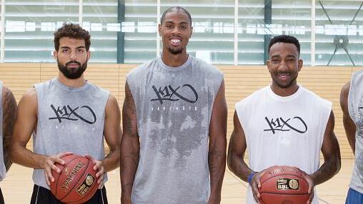 s.Oliver Baslets Trainingsauftakt im Zeichen der Leistungsdiagnostik - Die Trainer des Basketball-Bundesligisten s.Oliver Baskets Würzburg mit den Verstärkungen für die neue Saison: (von links) Co-Trainer Stephan Völkel, Maurice Stuckey, Joshiko Saibou, Lamonte Ulmer, Dru Joyce, Cameron Long und Headcoach Doug Spradley. Eine Bilderserie vom Trainingsauftakt im Internet unter: www.mainpost.de/baskets s.Oliver Baslets Trainingsauftakt im Zeichen der Leistungsdiagnostik - Die Trainer des Basketball-Bundesligisten s.Oliver Baskets Würzburg mit den Verstärkungen für die neue Saison: (von links) Co-Trainer Stephan Völkel, Maurice Stuckey, Joshiko Saibou, Lamonte Ulmer, Dru Joyce, Cameron Long und Headcoach Doug Spradley. Eine Bilderserie vom Trainingsauftakt im Internet unter: www.mainpost.de/baskets