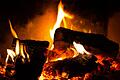 Die hohen Gaspreise sorgen dafür, dass wieder mehr Menschen mit Holz heizen. Wer dabei einige Regeln beachtet, kann optimale Brennwerte erzielen und den&nbsp; Ofen sowie die Umwelt schonen.