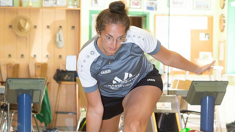 Mannschaftsführerin Kathrin Hüther (Archivbild aus dem September 2023) und die SpG Bad Neustadt freuen sich auf das Bayernliga-Finale&nbsp; am Sonntag in Großbardorf.