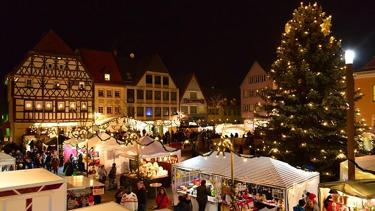 Der nostalgische Weihnachtsmarkt in Mellrichstadt lädt zum Bummeln und Schauen ein.&nbsp;&nbsp;