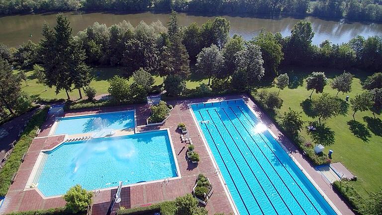 Das Schwimmbad in Zellingen hat trotz schönem Wetter aktuell zu.