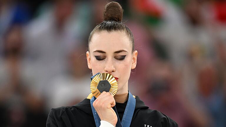Paris 2024 - Rhythmische Sportgymnastik       -  Ein Kuss für Gold: Gymnastinnen hoffen auf mehr Popularität.