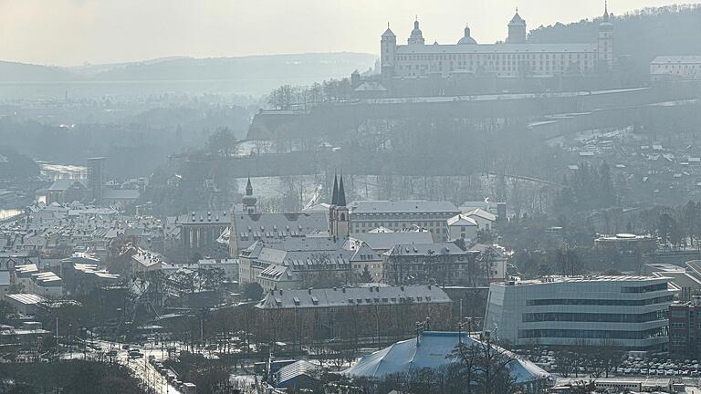 Ob wohl in Würzburg an Heiligabend Schnee liegen wird? Die Chancen dafür kann man berechnen.