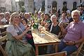 Auf ihrem Rundgang durch das Weinfest der Winzer stieß Linda Wirsching mit zahlreichen Besuchern an.