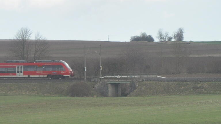 Bahnstrecke Würzburg-Schweinfurt. Die Bahnunterführung bei Seligenstadt