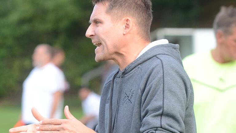 Hat an der Seitenlinie beim FV Helmstadt das Sagen: Trainer Markus Geyer