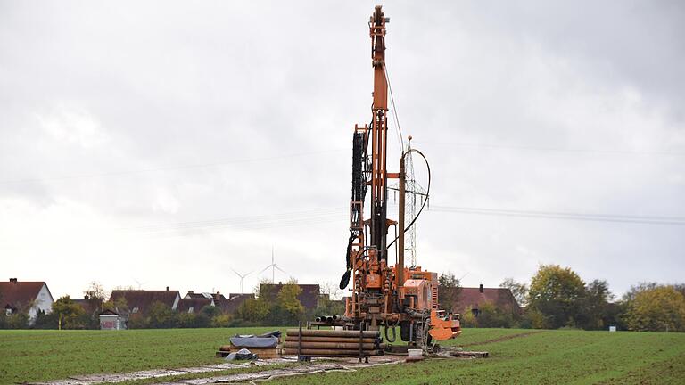 Derzeit laufen noch im SuedLink-Planungskorridor wie hier bei Euerbach die Probebohrungen, um näheren Aufschluss zu möglichen archäologischen Funden oder zur Bodenbeschaffenheit zu gewinnen. Derzeit laufen noch im SuedLink-Planungskorridor wie hier bei Euerbach die Probebohrungen, um näheren Aufschluss zu möglichen archäologischen Funden oder zur Bodenbeschaffenheit zu gewinnen.