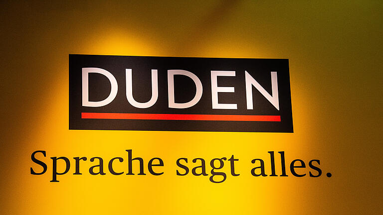 Coronavirus - Wörterbuch Duden - Coronavirus - Wörterbuch DudenDer Schriftzug «Sprache sagt alles» steht auf dem Messestand von Duden auf dem Gelände der Frankfurter Buchmesse. (zu dpa: ««Covid-19» sicherer Kandidat für nächsten Duden») +++ dpa-Bildfunk +++ Coronavirus - Wörterbuch Duden - Coronavirus - Wörterbuch DudenDer Schriftzug «Sprache sagt alles» steht auf dem Messestand von Duden auf dem Gelände der Frankfurter Buchmesse. (zu dpa: ««Covid-19» sicherer Kandidat für nächsten Duden») +++ dpa-Bildfunk +++