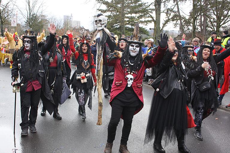 Vodoozauber brachte die Faschingsgruppe Himmelstadt in den Zug.