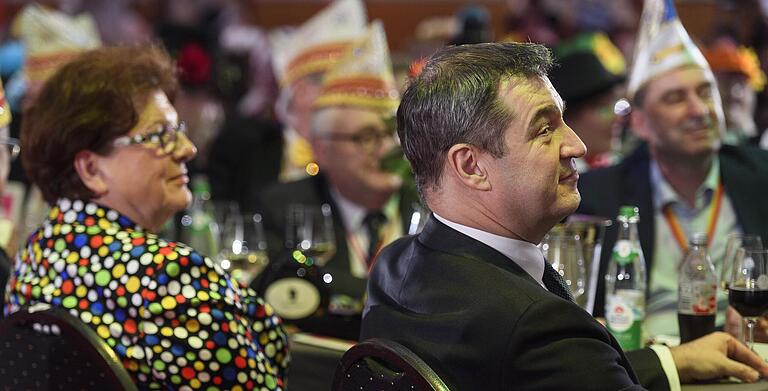 Die drei Schlappmaulordensträger Barbara Stamm, Markus Söder und Hubert Aiwanger (von links). Die drei Schlappmaulordensträger Barbara Stamm, Markus Söder und Hubert Aiwanger (von links).