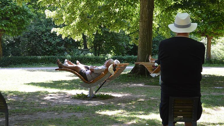 Auch am Klanggarten sind die neuen Liegen heiß begehrt. Auch am Klanggarten sind die neuen Liegen heiß begehrt.