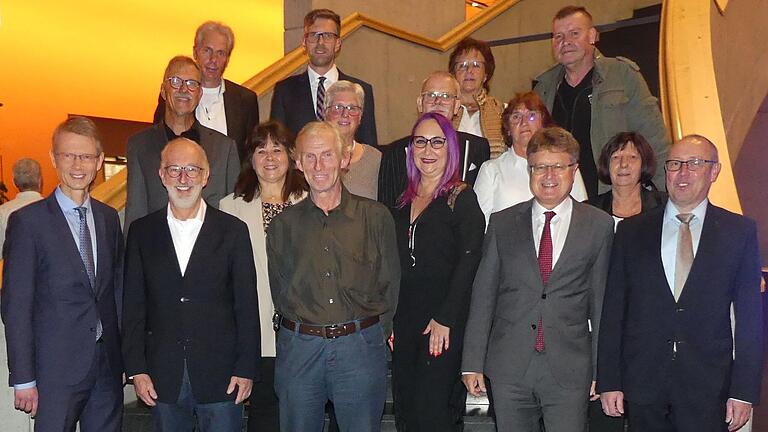 40 Jahre bei der Stadtverwaltung: OB Sebastian Remelé (links) mit den Jubilaren.