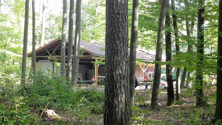Der Waldkindergarten Hohenroth ist sehr beliebt und voll belegt. In Unsleben soll ein Naturkindergarten entstehen. Die Gemeinde Niederlauer wird sich daran nicht beteiligen. Der Waldkindergarten Hohenroth ist sehr beliebt und voll belegt. In Unsleben soll ein Naturkindergarten entstehen. Die Gemeinde Niederlauer wird sich daran nicht beteiligen.