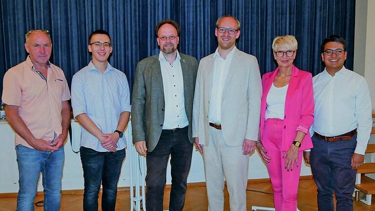 Vertreter der Parteien nahmen an einer Podiumsdiskussion in Rottendorf zur Landtagswahl teil (von links): Heinz Braun (ÖDP), Dmitry Nekhoroshkov (Linke), Patrick Friedl (Grüne), Alexander Kolbow (SPD), Andrea Behr (CSU) und Tobias Dutta (FDP).