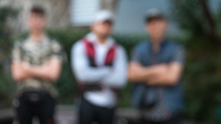 Jugendliche Straftäter und ihre Mütter wollen sich verständlicher Weise nicht fotografieren lassen. Für unser Symbolbild haben sich andere Jugendliche fotografieren lassen. Jugendliche Straftäter und ihre Mütter wollen sich verständlicher Weise nicht fotografieren lassen. Für unser Symbolbild haben sich andere Jugendliche fotografieren lassen. 