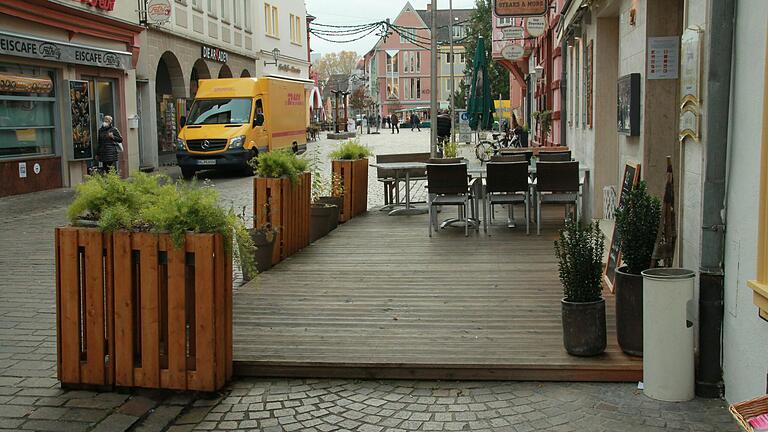 Podest vorm Stohka in der Hauptstraße.