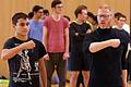 Der Würzburger Schüler Leon Ghimire (links) trainiert gemeinsam mit dem Choreographen Alan Brooks (rechts) für das Tanzprojekt &bdquo;Interconnected&ldquo; der Roland Berger Stiftung.