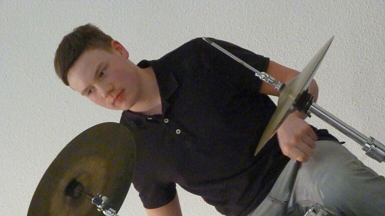 Bilderserie:  Musikalische Einstimmung auf den Frühling: 150 Zuhörer genossen das sechste Frühjahrskonzert der SMS Lohr in der Alten Turnhalle.
