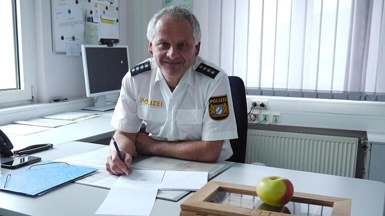 Polizeihauptkommissar Thomas Vöth ist neuer Dienststellenleiter der Polizei in Bad Brückenau. Foto: Rebecca Vogt       -  Polizeihauptkommissar Thomas Vöth ist neuer Dienststellenleiter der Polizei in Bad Brückenau. Foto: Rebecca Vogt