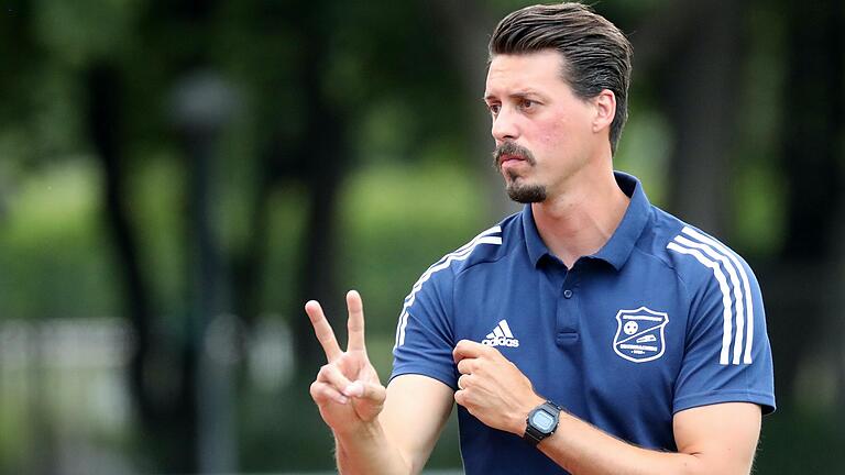 Nach zwei Jugendspielen zum Cheftrainer der SpVgg Unterhaching befördert: Sandro Wagner (im Bild). Nach zwei Jugendspielen zum Cheftrainer der SpVgg Unterhaching befördert: Sandro Wagner (im Bild).