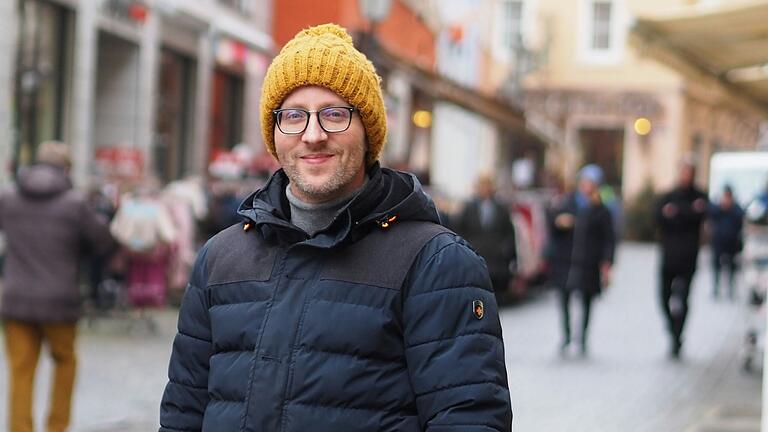 Dominic Peschel hatte seine Entscheidung schon vor Anbringen der Wahlplakate in Kitzingen getroffen. Dominic Peschel hatte seine Entscheidung schon vor Anbringen der Wahlplakate in Kitzingen getroffen.