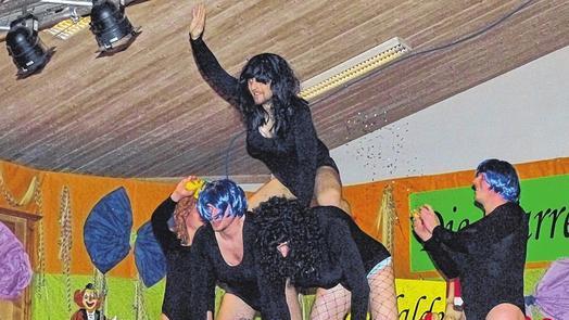 Die Gruppe „Zapadäus“ mit ihrem Beitrag „Single Ladies“. Die Gruppe „Zapadäus“ mit ihrem Beitrag „Single Ladies“.