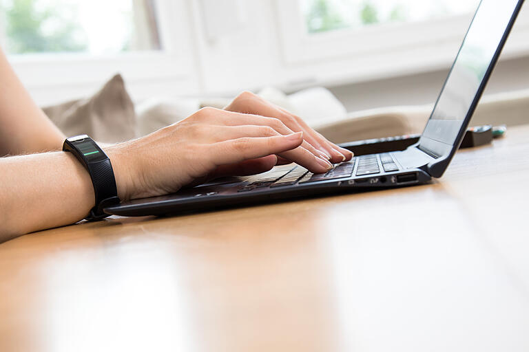 Im Internet finden sich Vorlagen zu den verschiedenen Formen von Vollmachten und Verfügungen. Im Internet finden sich Vorlagen zu den verschiedenen Formen von Vollmachten und Verfügungen. 