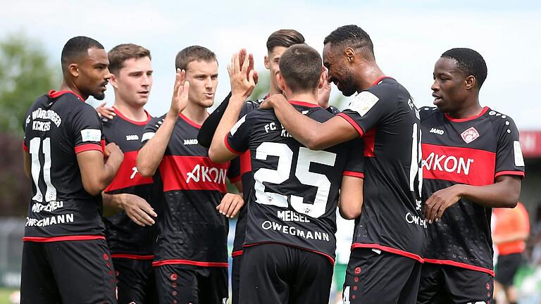 Jubel bei den Würzburger Kickers über das 1:0 von Dominik Meisel (25) Jubel bei den Würzburger Kickers über das 1:0 von Dominik Meisel (25)