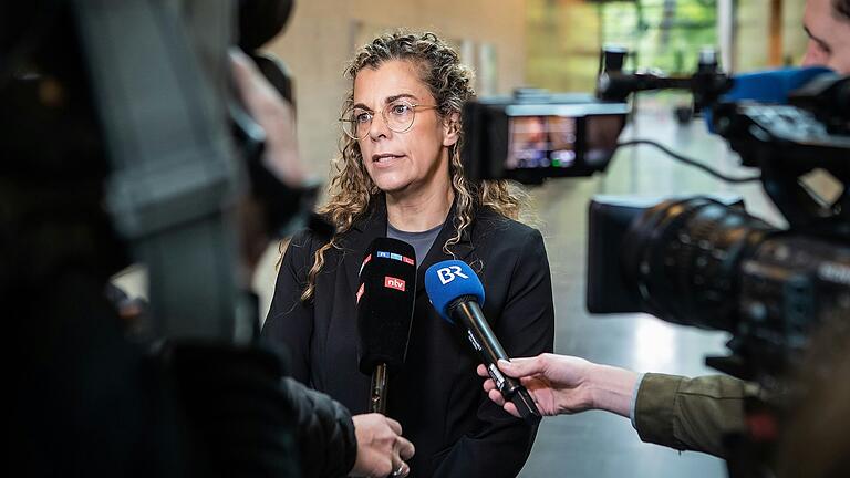 Berichtete seit Anfang Mai als Sprecherin aus den nicht öffentlichen Verhandlungen am Landgericht Würzburg: Richterin Martina Pfister-Luz. Berichtete seit Anfang Mai als Sprecherin aus den nicht öffentlichen Verhandlungen am Landgericht Würzburg: Richterin Martina Pfister-Luz.