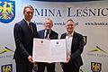 Beim Besuch in Polen (von links): Lukasz Jastrzembski, Bürgermeister von Leschnitz, Richard Fron, Vorsitzender des Stadrats, und Bürgermeister Stefan Wolfshörndl aus Gerbrunn.