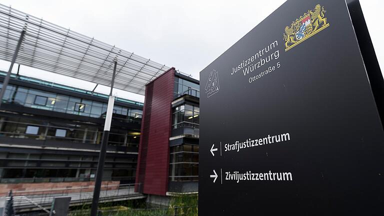Ein Fall von versuchter Erpressung beschäftigte jetzt das Jugendschöffengericht in Würzburg. Angeklagt: eine junge Frau. Als Zeuge vor Gericht: ihr Kunde, ein Klinikarzt.