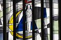 Kunstvolle Fenster in der Kirche St. Laurentius in Bad Bocklet.