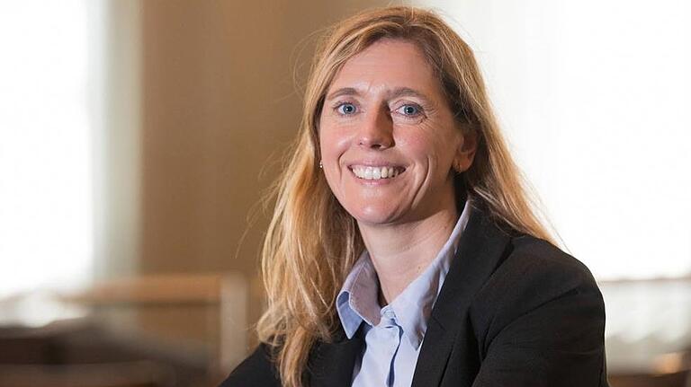 Die Kickers 'sind ein tolles Team und gehören einfach zu unserer Sportstadt', sagt Sport-Bürgermeisterin Judith Jörg. Die Kickers 'sind ein tolles Team und gehören einfach zu unserer Sportstadt', sagt Sport-Bürgermeisterin Judith Jörg.