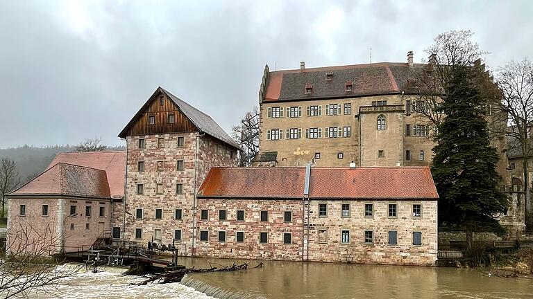 Das Hochwasser in und um Bad Kissingen sinkt derzeit Zentimeter für Zentimeter. So sah es am zweiten Weihnachtsfeiertag 2023 an der Saale bei Bad Bocklet, Aschach, Kleinbrach und Hausen aus.