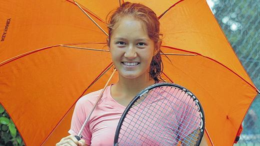 Sie will mal zu den besten Tennisspielerinnen der Welt gehören: Die Deutsch-Taiwanesin Thea Finke gewann beim Jugendturnier bei Weiß-Blau Würzburg ihr erstes Preisgeld.