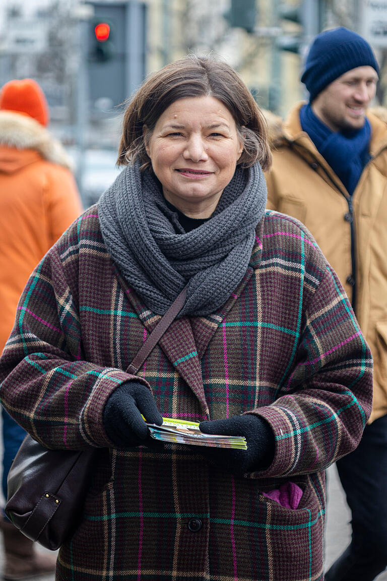 Wahlkämpferin in Sachsenhausen: Die Grünen-Bundestagsabgeordnete Manuela Rottmann will OB in Frankfurt werden.