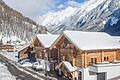 Das «Chalet Resort» in Sölden besteht aus fünf Blockhäusern. Foto: Chalet Resort Sölden/dpa-tmn       -  Chalets in Sölden in Österreich.
