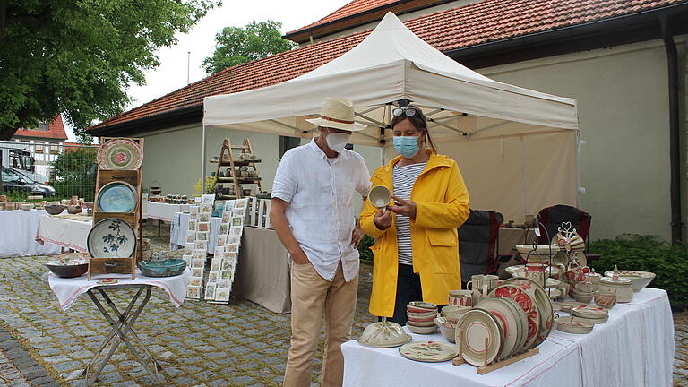 Die unterschiedlichsten Kreationen waren an den Ständen zu bewundern - allesamt Werke, die in liebevoller Handarbeit entstanden sind. Die unterschiedlichsten Kreationen waren an den Ständen zu bewundern - allesamt Werke, die in liebevoller Handarbeit entstanden sind.