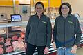 Tanja Issing (links) und Marktleiterin Kerstin Aßmann freuen sich, dass die Eröffnung von 'Issing‘s Bestes' noch vor Weihnachten geklappt hat.