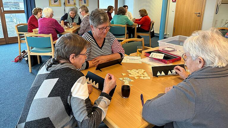 Beim offenen Spieletreff „Spiel auch mit“ Beim offenen Spieletreff „Spiel auch mit“ 