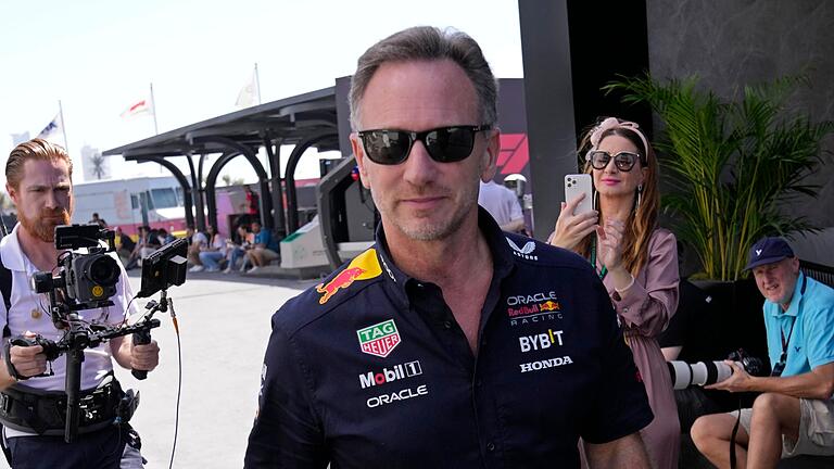 Christian Horner       -  Christian Horner bleibt trotz Vorwürfen Teamchef bei Red Bull.