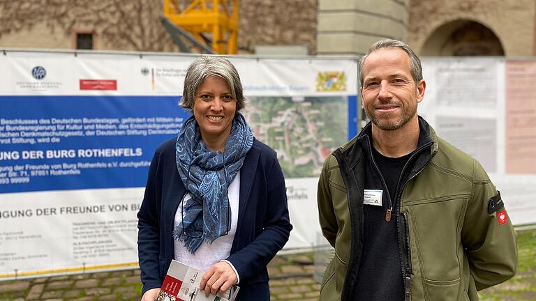 Susanne Stöhr, wirtschaftliche Leitung der Burg, und Burgwart Steffen Krummhaar kennen sich mit den Details der Sanierung aus. Susanne Stöhr, wirtschaftliche Leitung der Burg, und Burgwart Steffen Krummhaar kennen sich mit den Details der Sanierung aus.