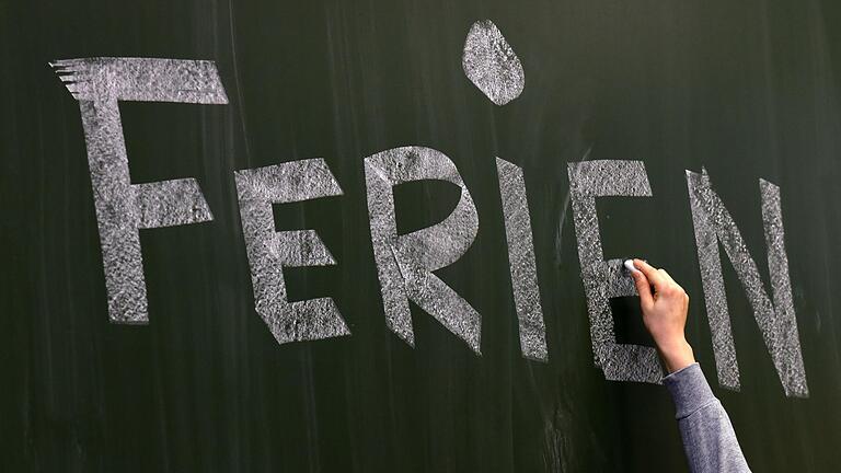 Die Weihnachtsferien haben heuer für viele Schüler pandemiebedingt früher begonnen. Die Schulen müssen aber für die Klassen 1 bis 6 eine Notbetreuung anbieten.