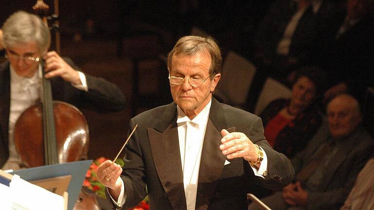 Johannes R. Köhler schließt sein Musikgeschäft in der Fußgängerzone. Foto: Archiv/Saale-Zeitung       -  Johannes R. Köhler schließt sein Musikgeschäft in der Fußgängerzone. Foto: Archiv/Saale-Zeitung