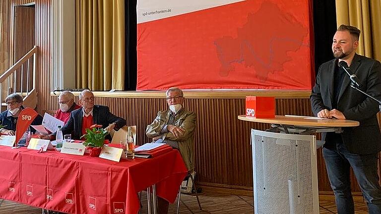 Als Gastredner bei der Bezirkskonferenz der sozialdemokratischen Arbeitsgemeinschaft 60 plus referierte MdB Markus Hümpfer (rechts) über viele bundespolitische Themen.&nbsp;