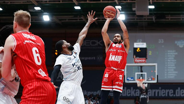 Otis Livingston II war mit 21 erneut Topscorer der Würzburg Baskets beim souveränen Heimsieg gegen die MLP Academics Heidelberg. Otis Livingston II war mit 21 erneut Topscorer der Würzburg Baskets beim souveränen Heimsieg gegen die MLP Academics Heidelberg.