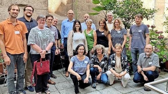 Teilnehmer aus der Steuerungsgruppe und der projektbegleitenden Arbeitsgruppe des Projekts „Fluss.Frei.Raum“ beim ersten Präsenztreffen.       -  Teilnehmer aus der Steuerungsgruppe und der projektbegleitenden Arbeitsgruppe des Projekts „Fluss.Frei.Raum“ beim ersten Präsenztreffen.